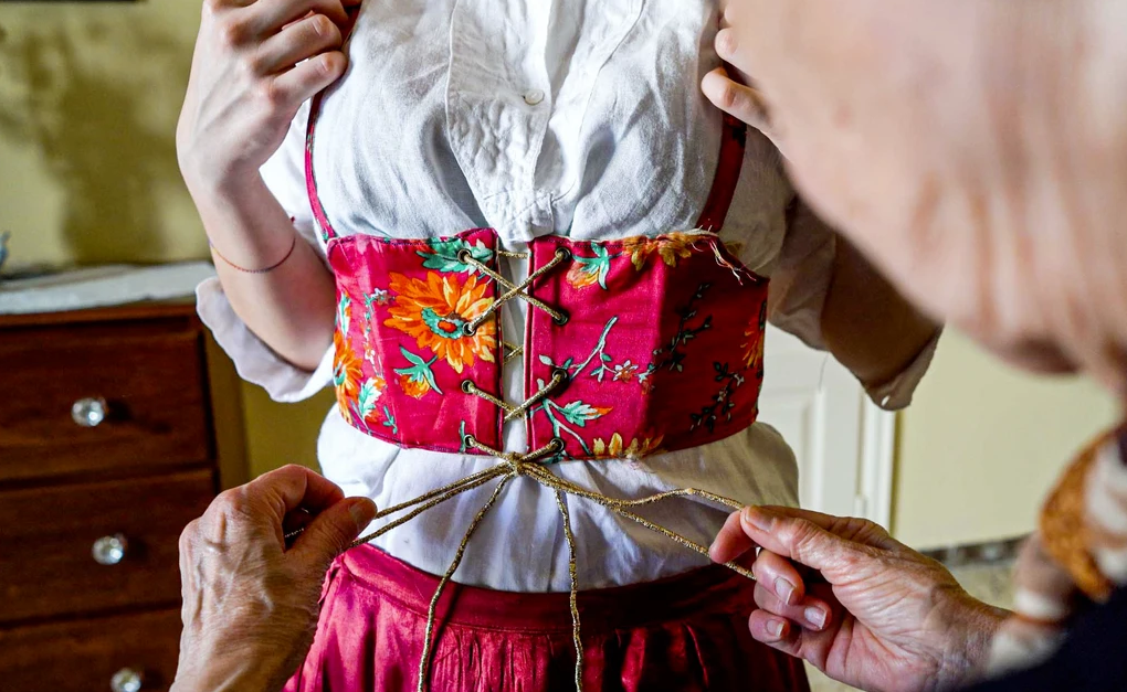 foto dettaglio di corsetto da donna.