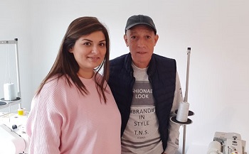Iosif Calin (rechts), Ehrenbürger von Buzău, macht sich stark für die Existenzgründung von Roma.