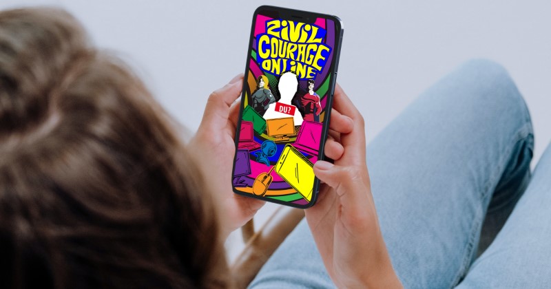 Smartphone, darauf das Cover der App Zivil.Courage.Online