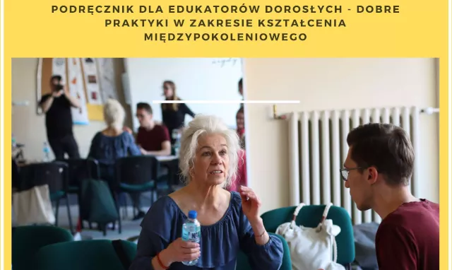 Fragment okładki podręcznika: Jak zorganizować warsztaty intergeneracyjne? Na okładce zdjęcie sta...