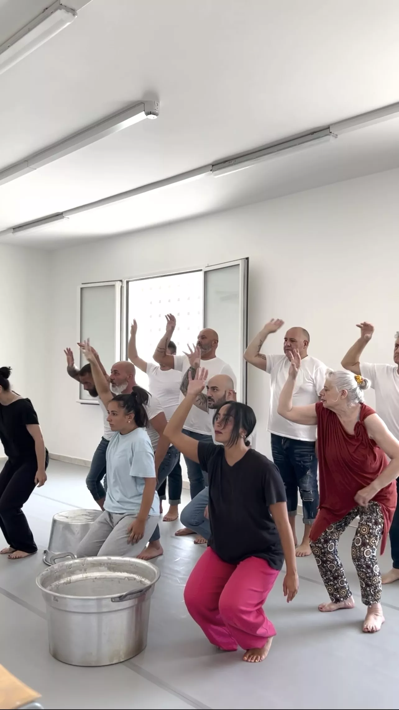 Lavorando sulle coreografie dello spettacolo INTO-SPETTRI-VA Lavorando sulle coreografie dello spettacolo INTO-SPETTRI-VA.