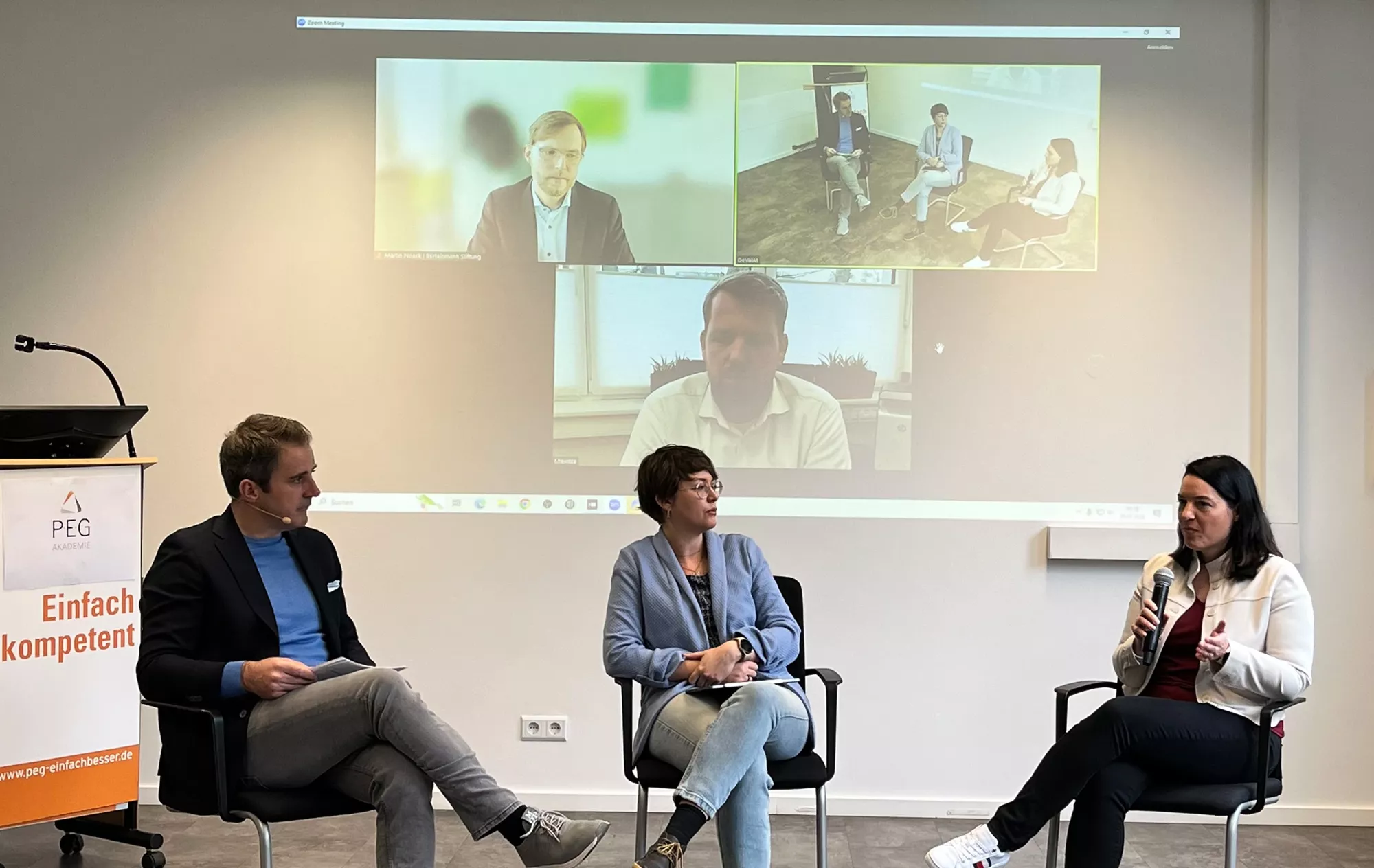 v.l. vor Ort: Philipp Bächstädt, Lena Sachse, Birgit Rauscher v.l. digital: Dr. Martin Noack, Florian Heintze - Foto: Tina Rapp v.l. vor Ort: Philipp Bächstädt, Lena Sachse, Birgit Rauscher v.l. digital: Dr. Martin Noack, Flo...