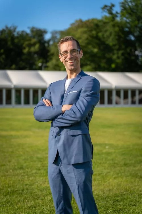 Dr. Sylvain Laborde Dr. Sylvain Laorde.