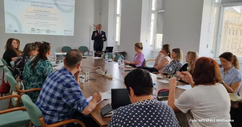 Inovativna učna okolja Dr. Balazs Nemeth med predstavitvijo.