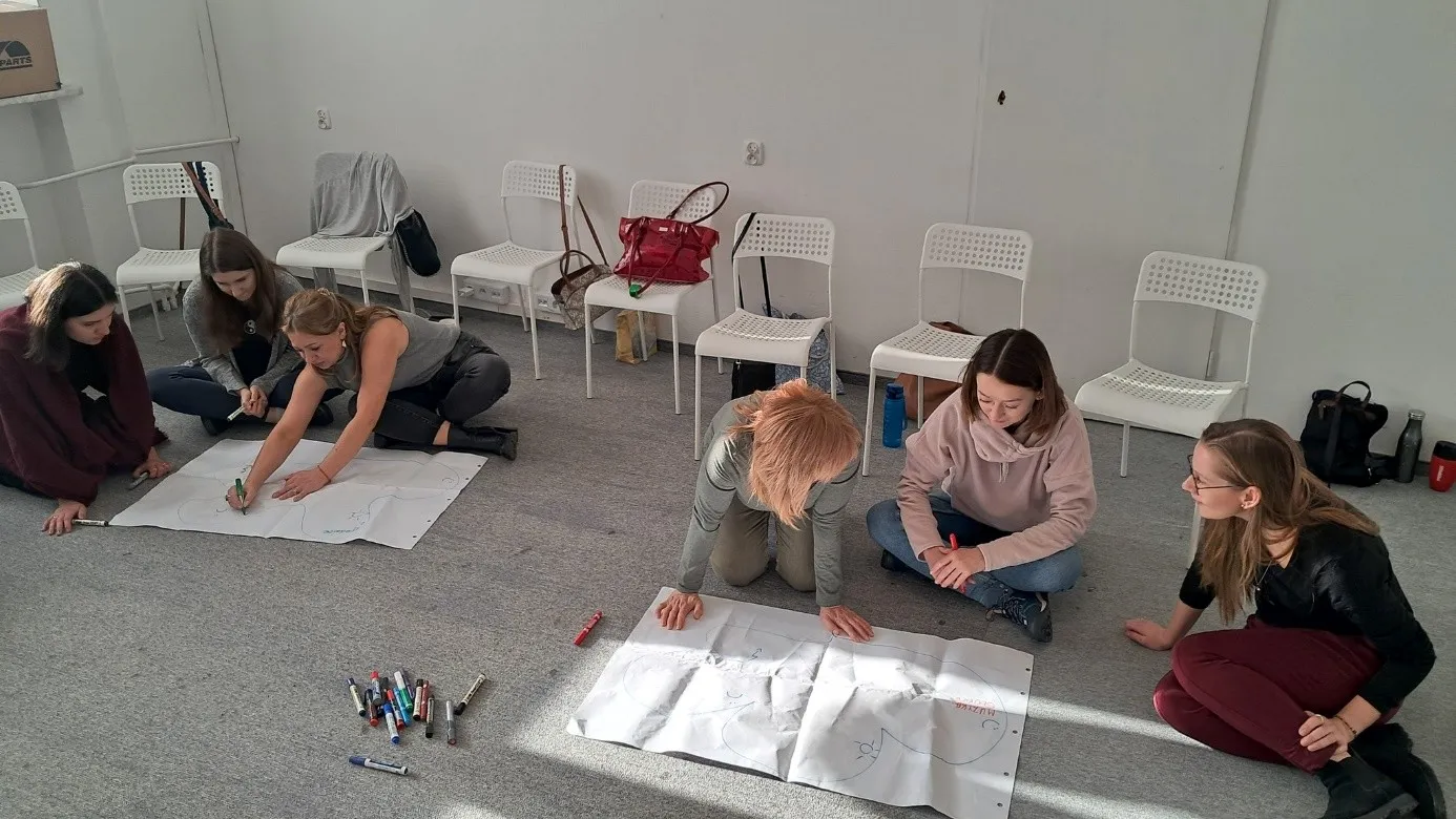 Uczestniczki warsztatów WenDo organizowanych przez Inną Fundację w ramach projektu HerBoundries ...