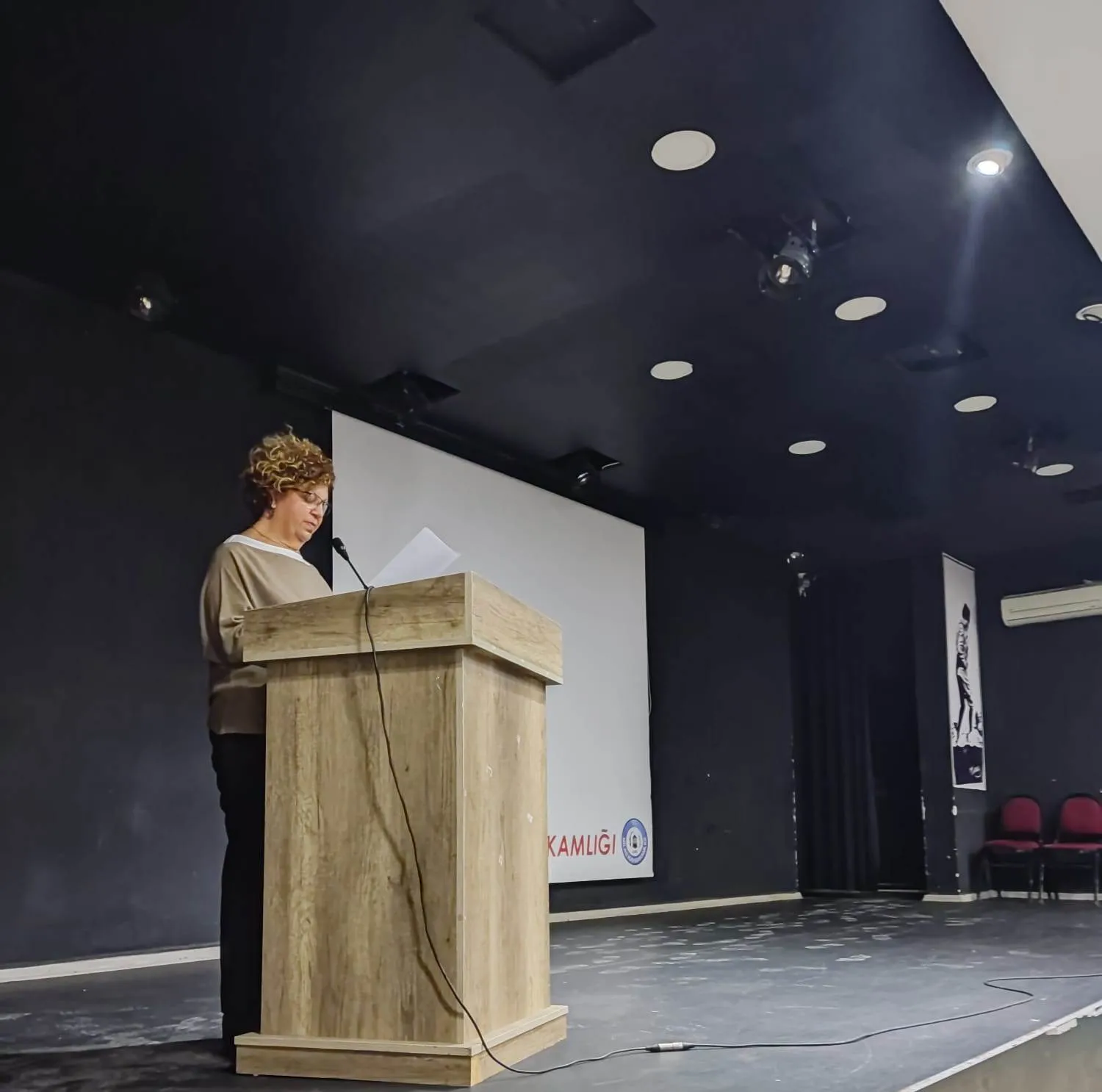 konferans salonu.