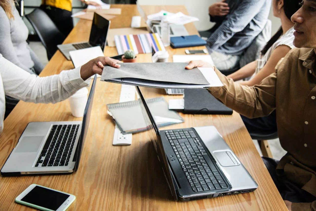 Advice-business-colleagues-1161465