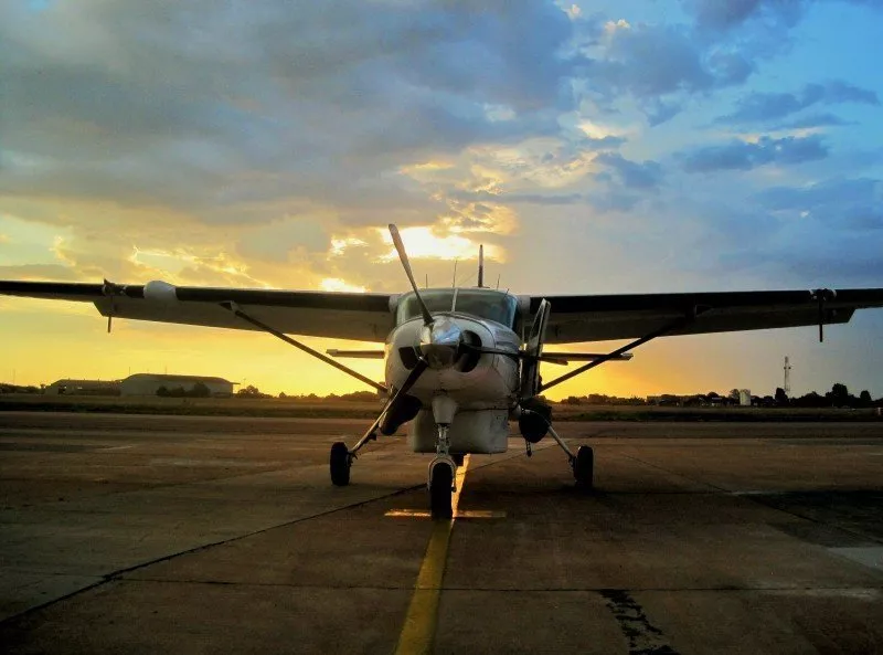 Airplane-propeller-sunset-sun-setting-tarmac-glow_0