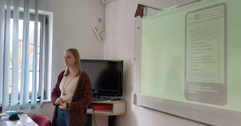 The educator projects the FIDO game on the wall during a workshop.