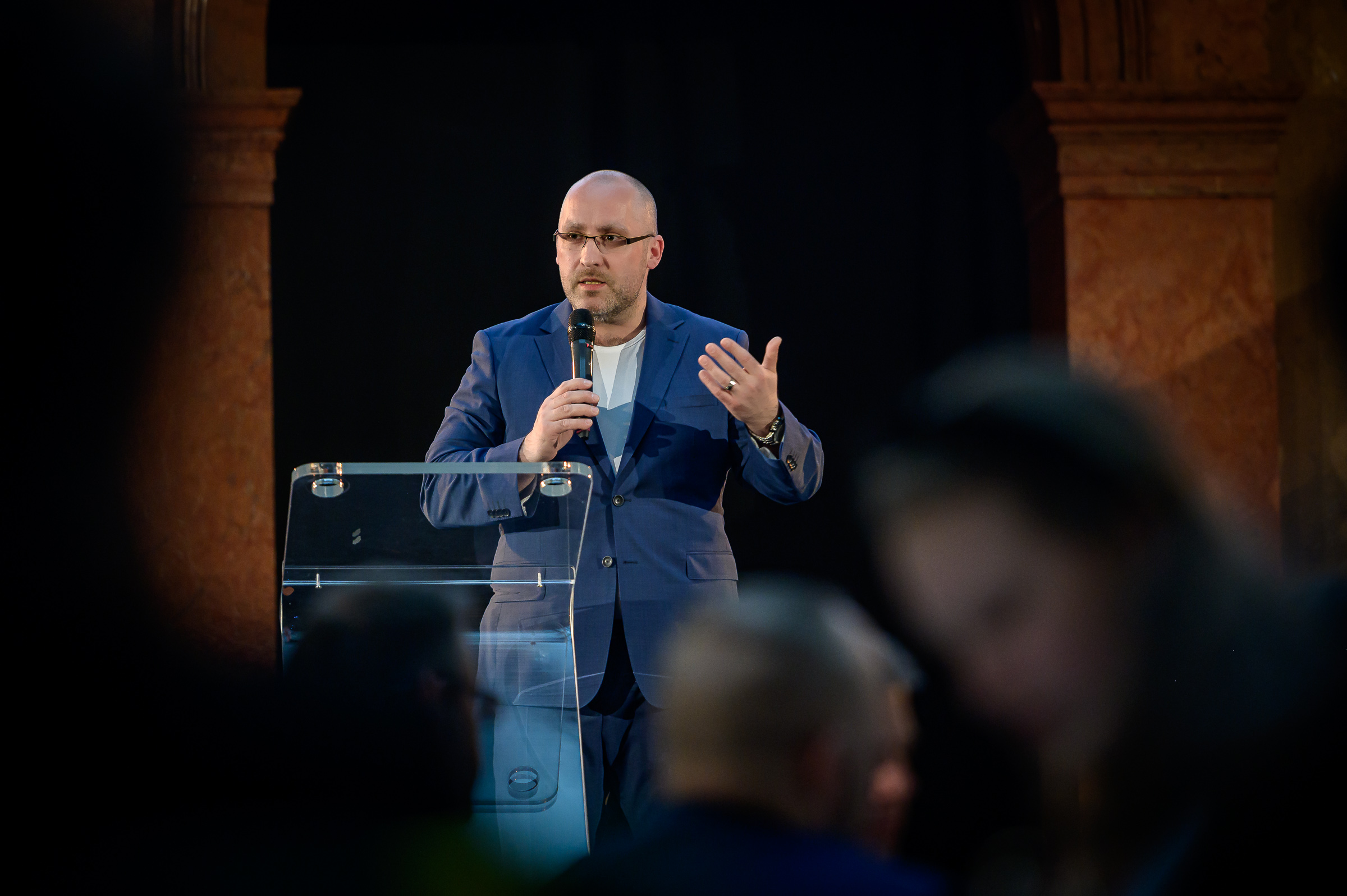 Státní tajemník ministra školství, mládeže a tělovýchovy Ondřej Andrys během zahájení slavnostního večera. Foto: DZS, Petr Zewlakk Vrabec